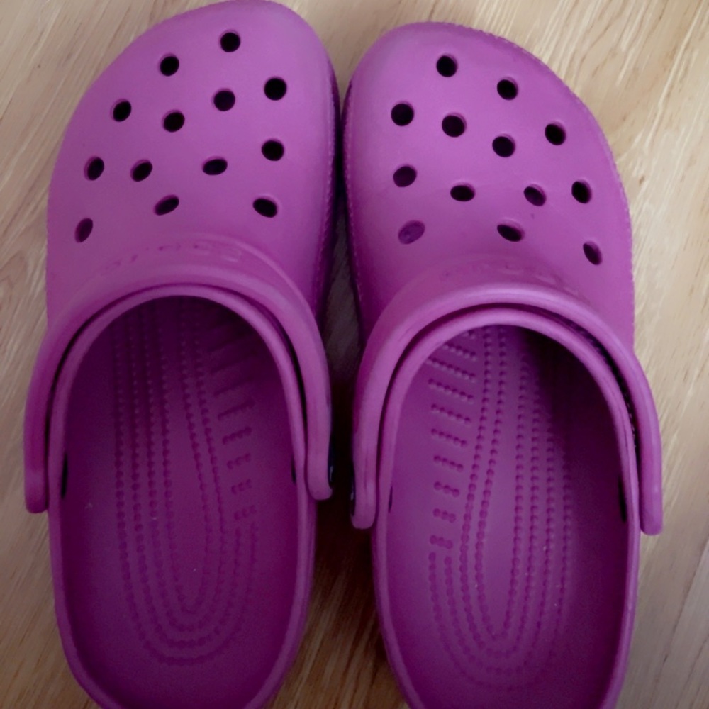 Womans 7 Crocs
